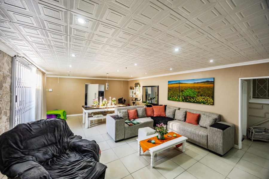 3 Bedroom Property for Sale in Sunnyridge Eastern Cape